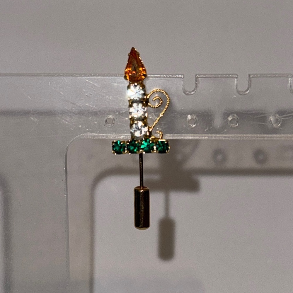 Elegant Gold and Green Brooch with Candle Design